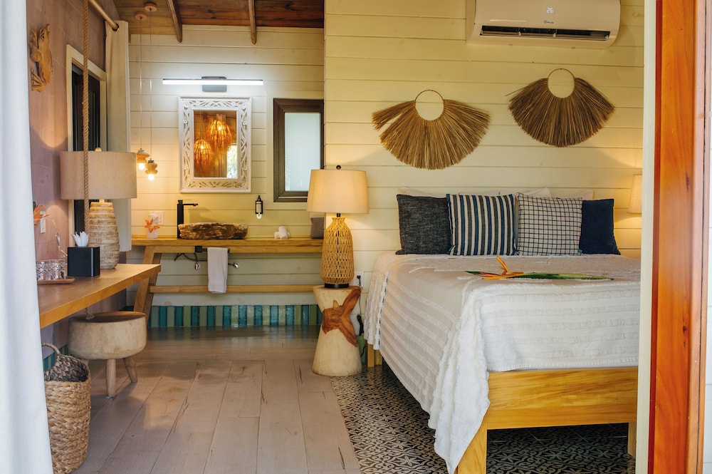 Deluxe Double Room, 1 Queen Bed, Non Smoking, Sea View photo 1
