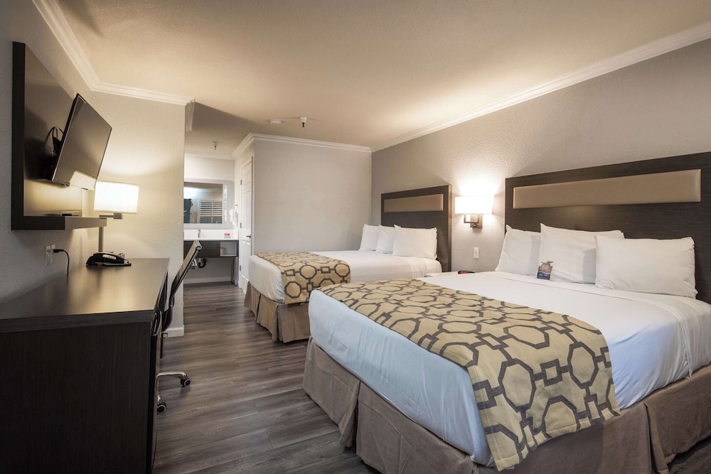 Standard Room, 2 Queen Beds, Non Smoking - Photo 1