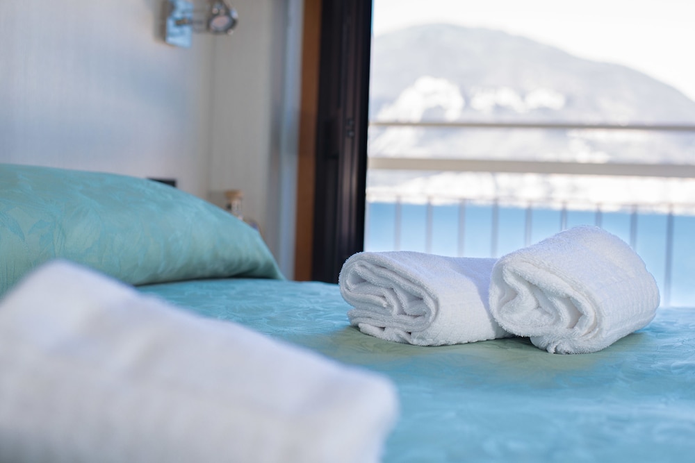 Classic Double Room, 1 Double or 2 Twin Beds, Balcony, Lake View