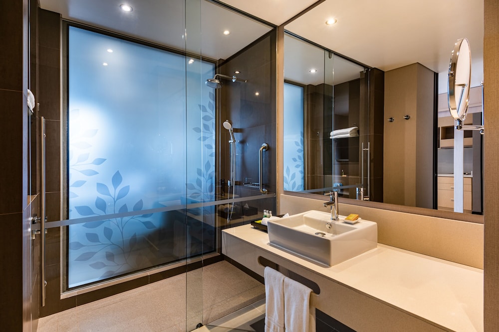 Room, 2 Double Beds, Accessible (Roll-In Shower) - Photo 7