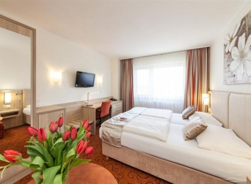 Standard Twin Room with Sofa Bed photo 1