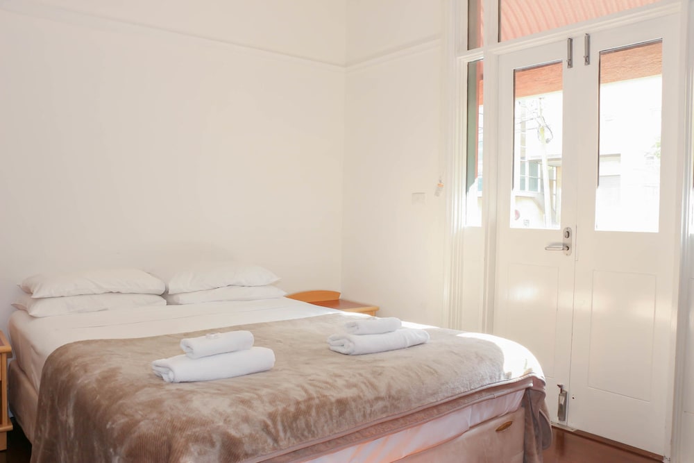 Room, 1 Queen Bed, Balcony photo 3
