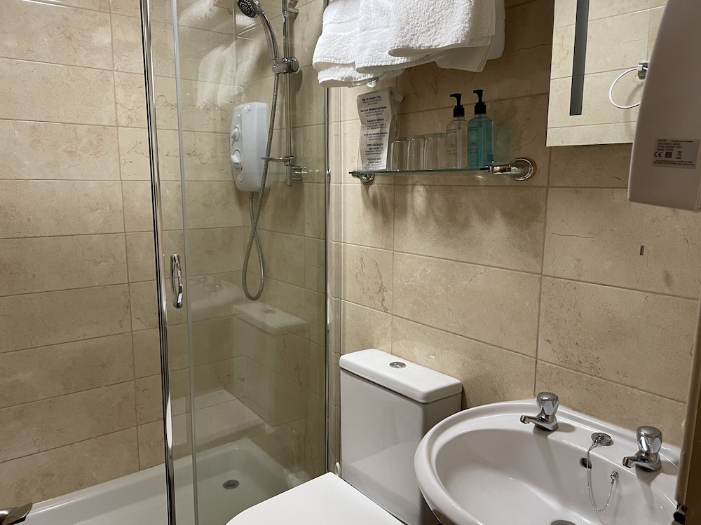 Standard Triple Suite With Ensuite photo 1