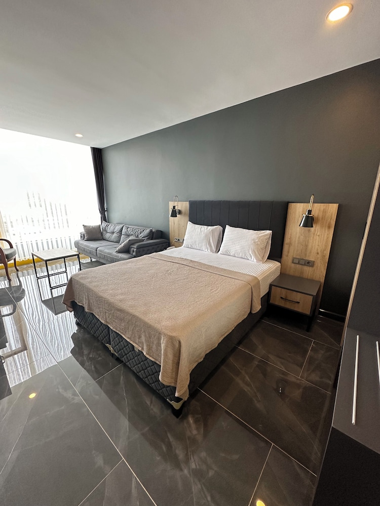 Superior Room, Corner