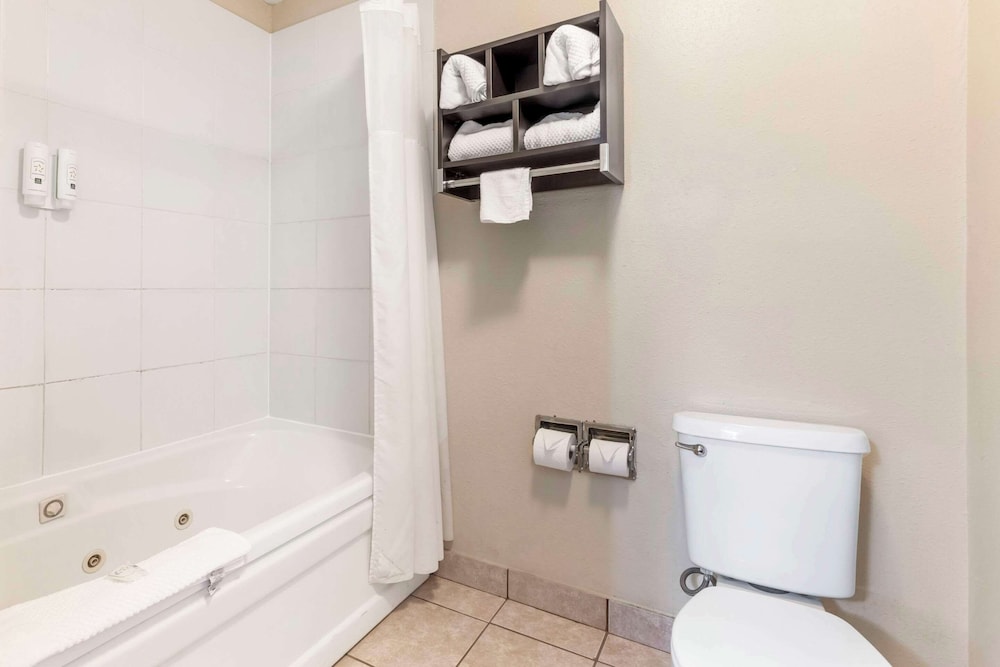 Suite, Non Smoking (2 Double Beds, or 2 Queen Beds) - Photo 19