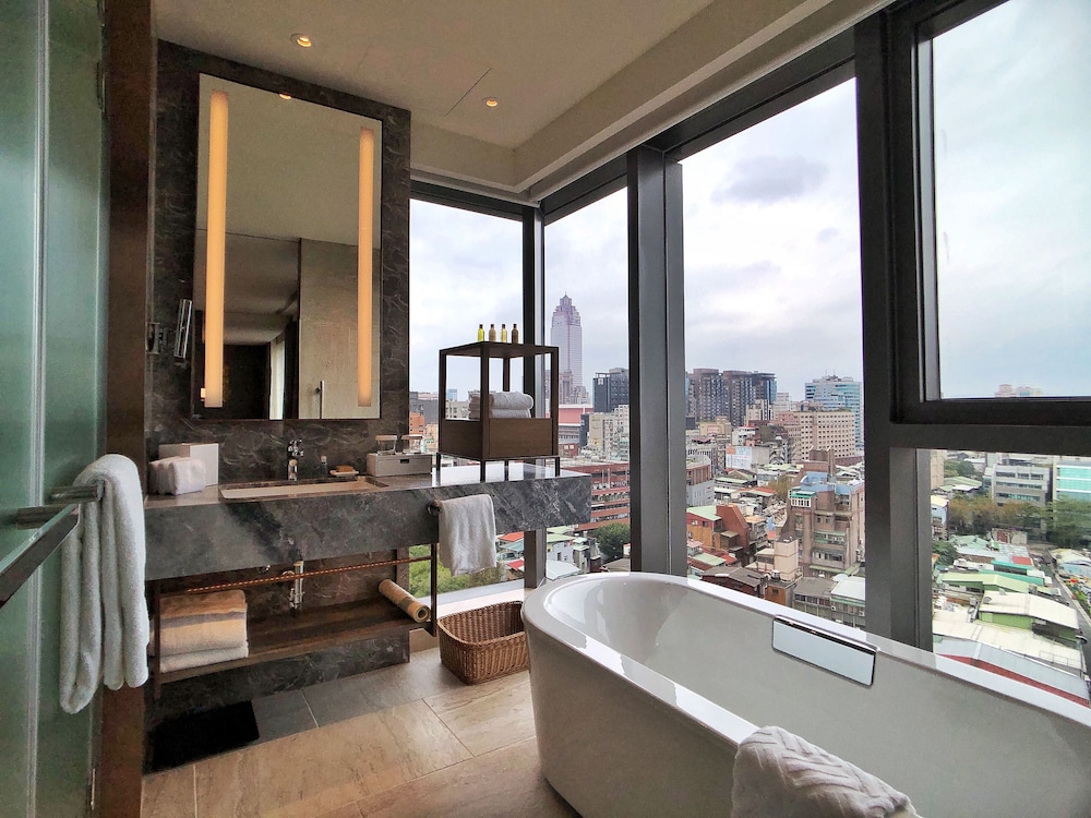 Corner Suite, 1 King Bed