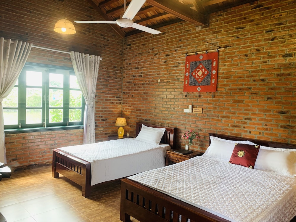 Deluxe Bungalow with lake view photo 3