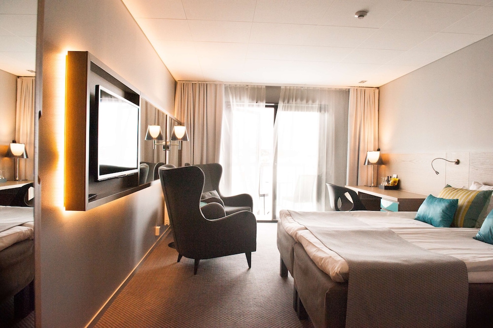 Superior Room, 1 King Bed (Plus) photo 1