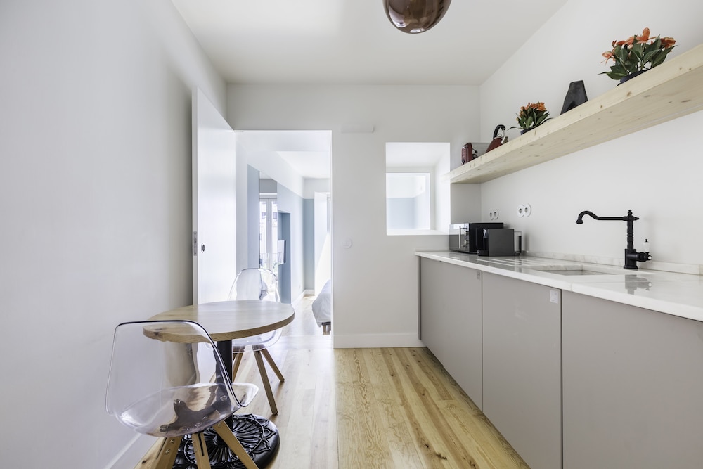 Romantic Studio, Balcony, City View photo 3