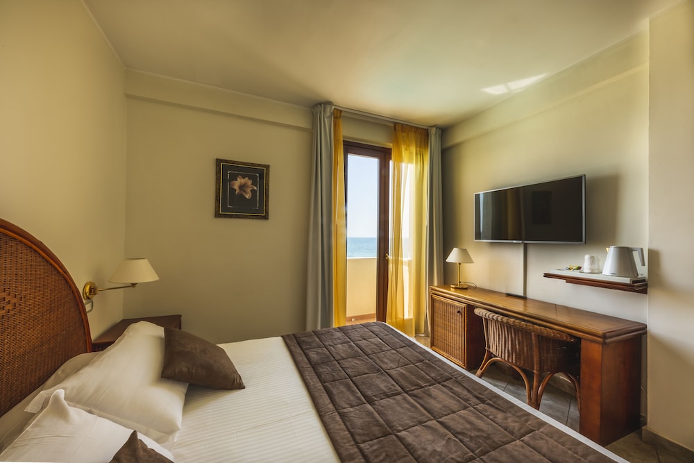 Junior Suite, Multiple Beds