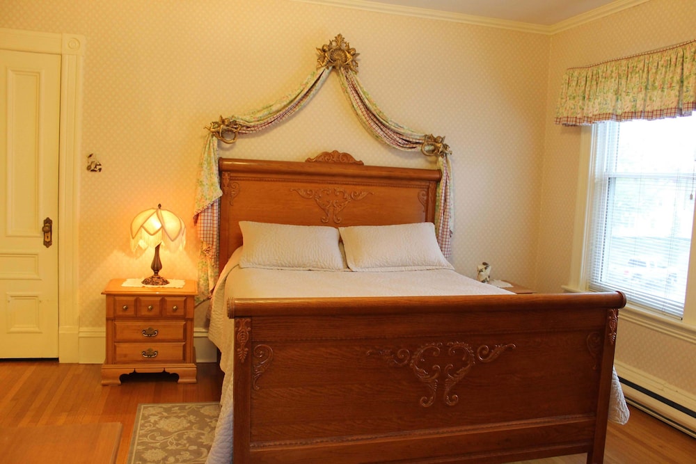 Classic Room, 1 Queen Bed photo 3