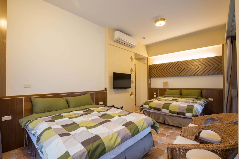 Quadruple Room, Non Smoking (203) photo 1