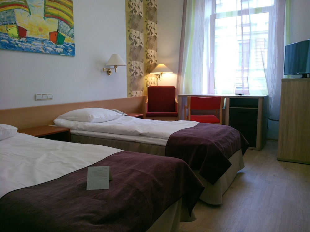 Double or Twin Room - Photo 15