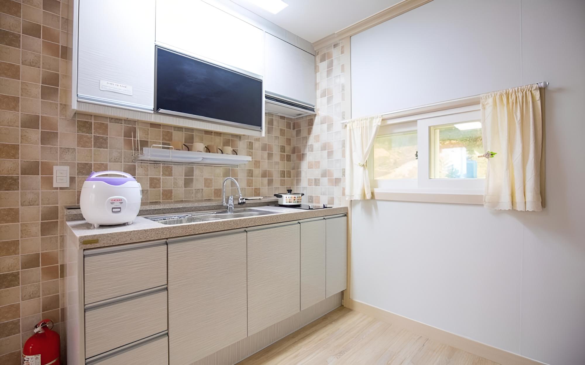 Room (No 203 (2F)) photo 3