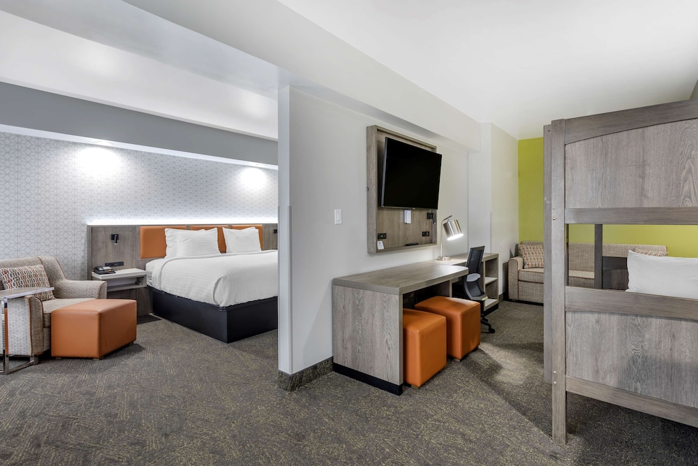 Suite, Multiple Beds, Non Smoking, Balcony (with Sofabed) photo 1