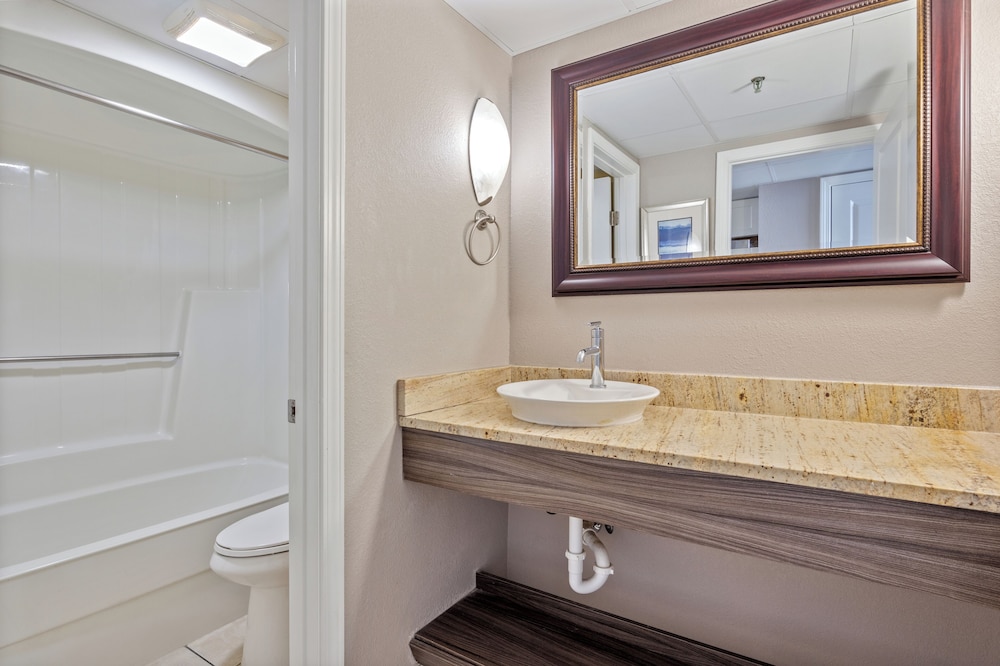 Suite, Oceanfront - Photo 7