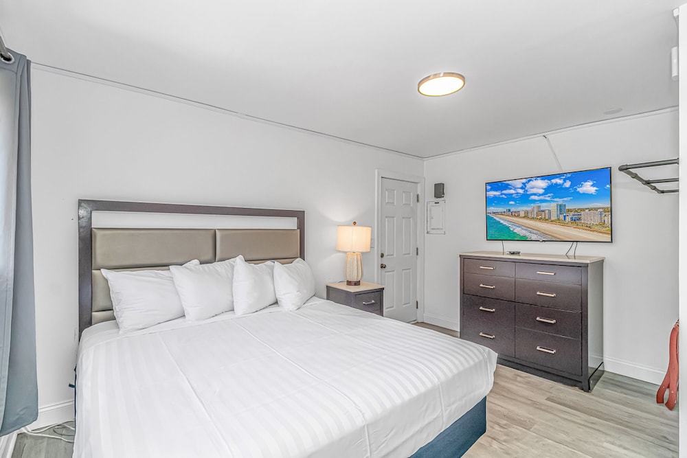 Family Room, Multiple Beds, Kitchen photo 1