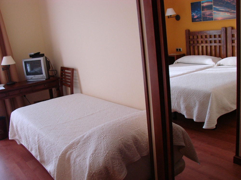 Standard Twin Room photo 3