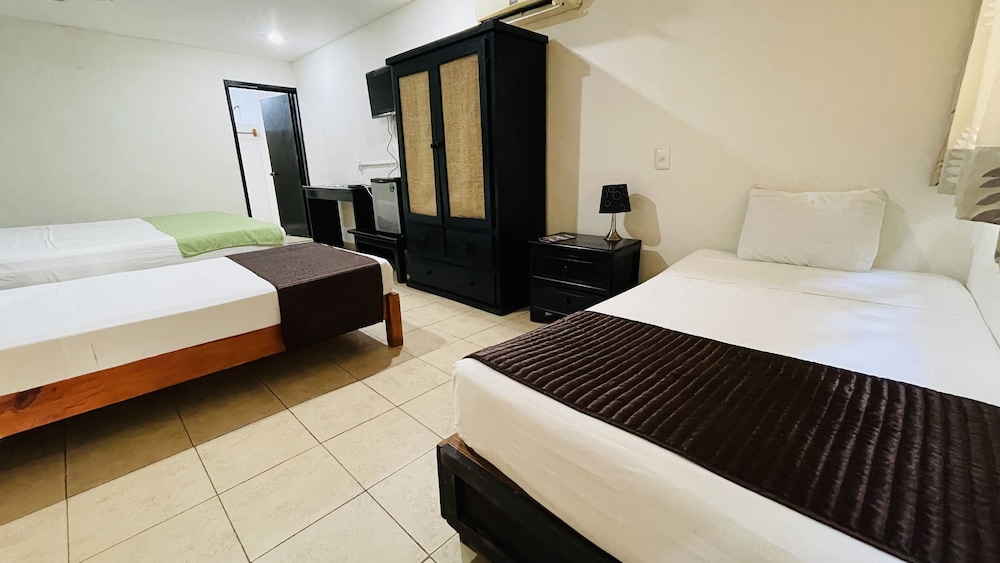 Basic Quadruple Room - Photo 9