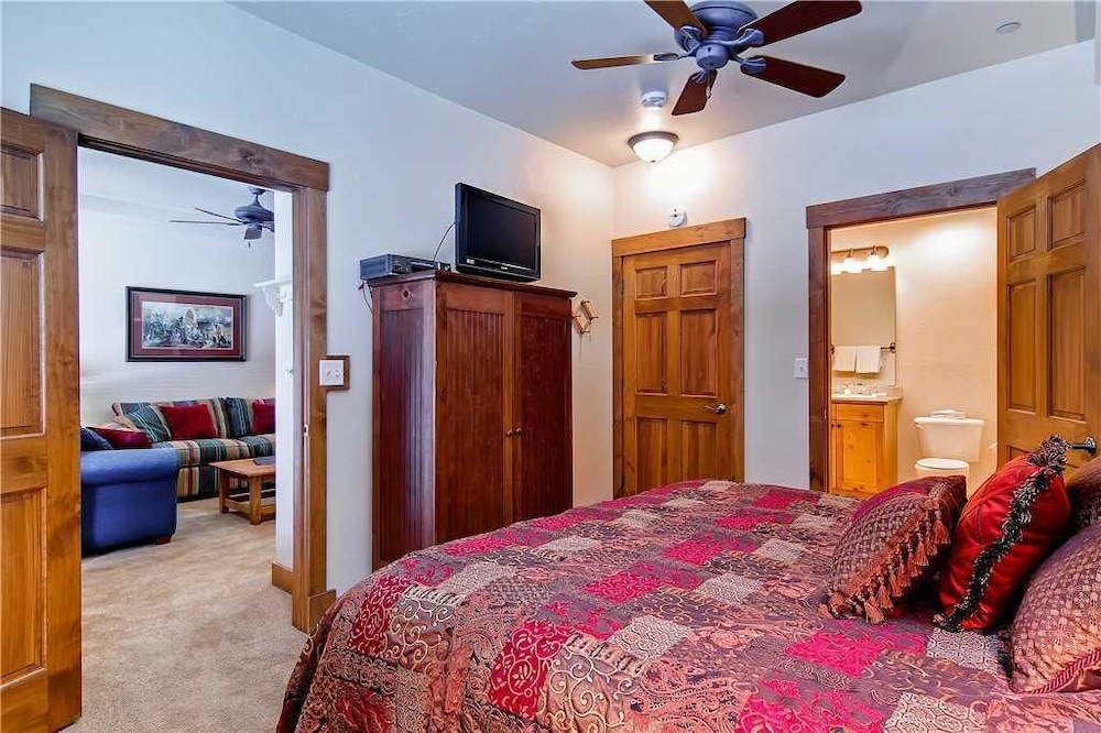 Apartment photo 1
