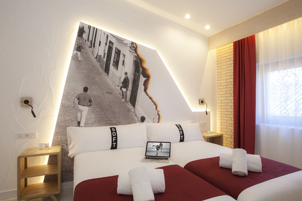 Twin Room - Photo 11