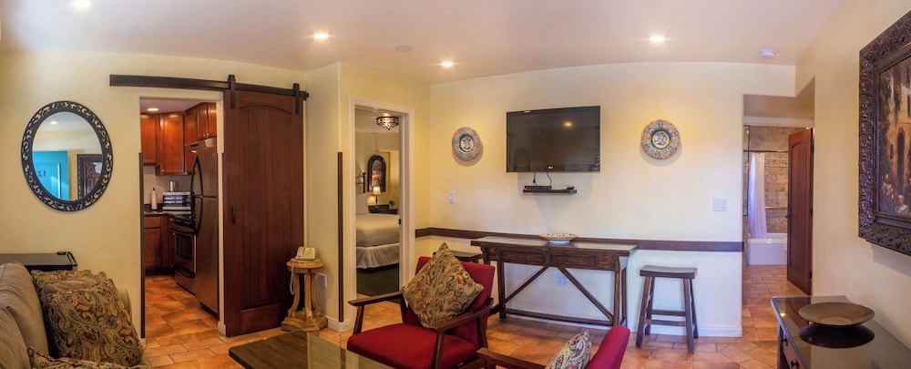 Suite, 2 Bedrooms, Kitchen photo 1