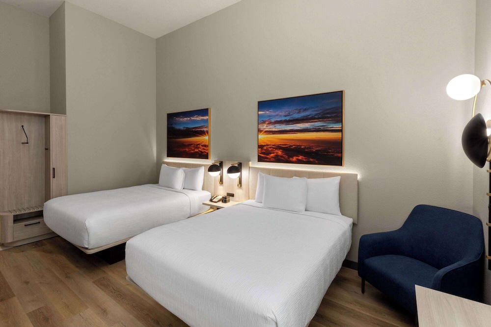 Standard Room, 2 Queen Beds photo 3