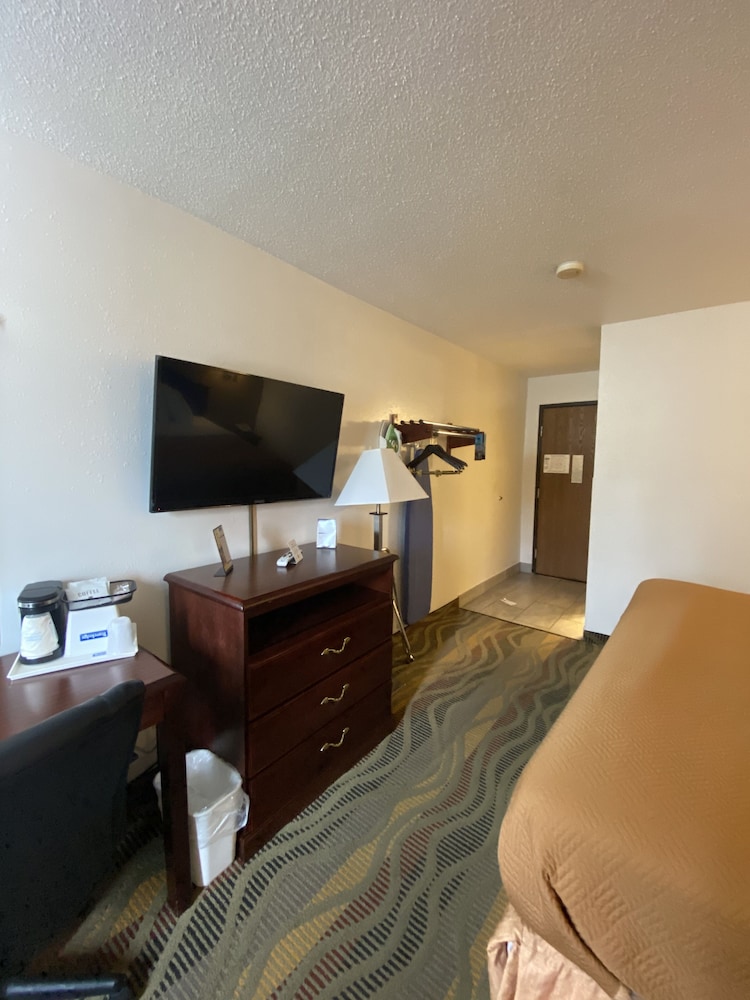 Room, 1 King Bed, Non Smoking - Photo 6
