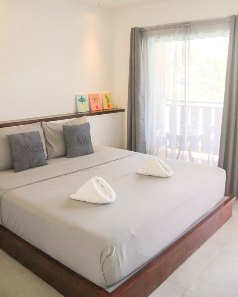 Deluxe Room - Photo 5