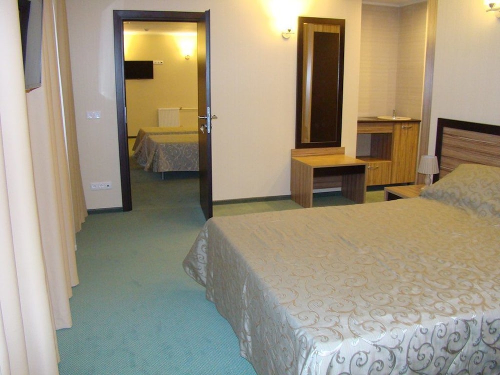 Superior Quadruple Room photo 2