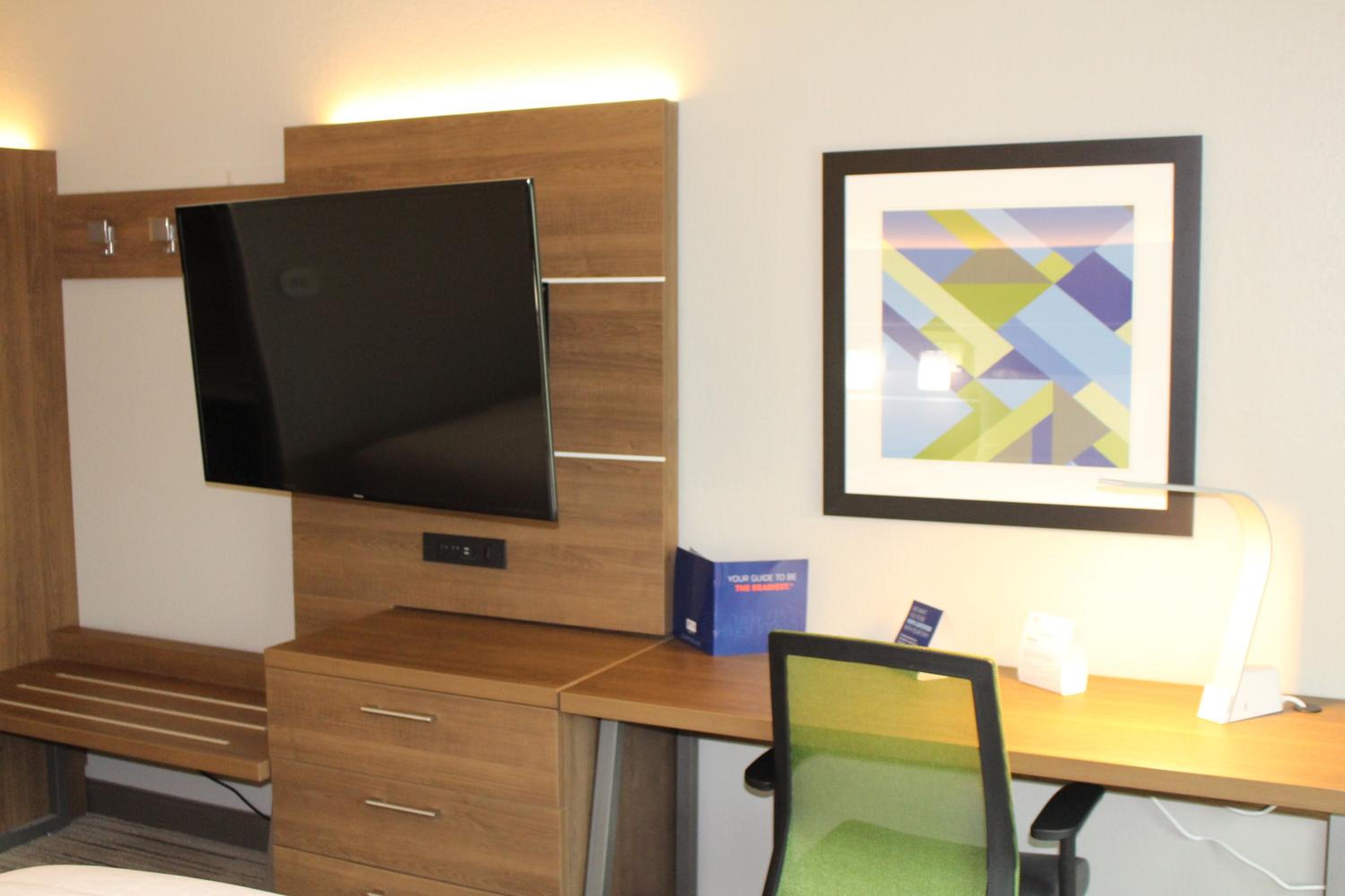 King Suite - Disability Access - Photo 6