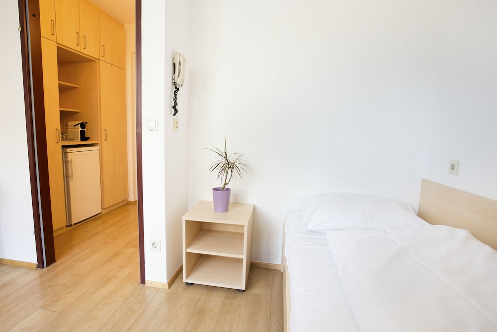 Single Room, Private Bathroom