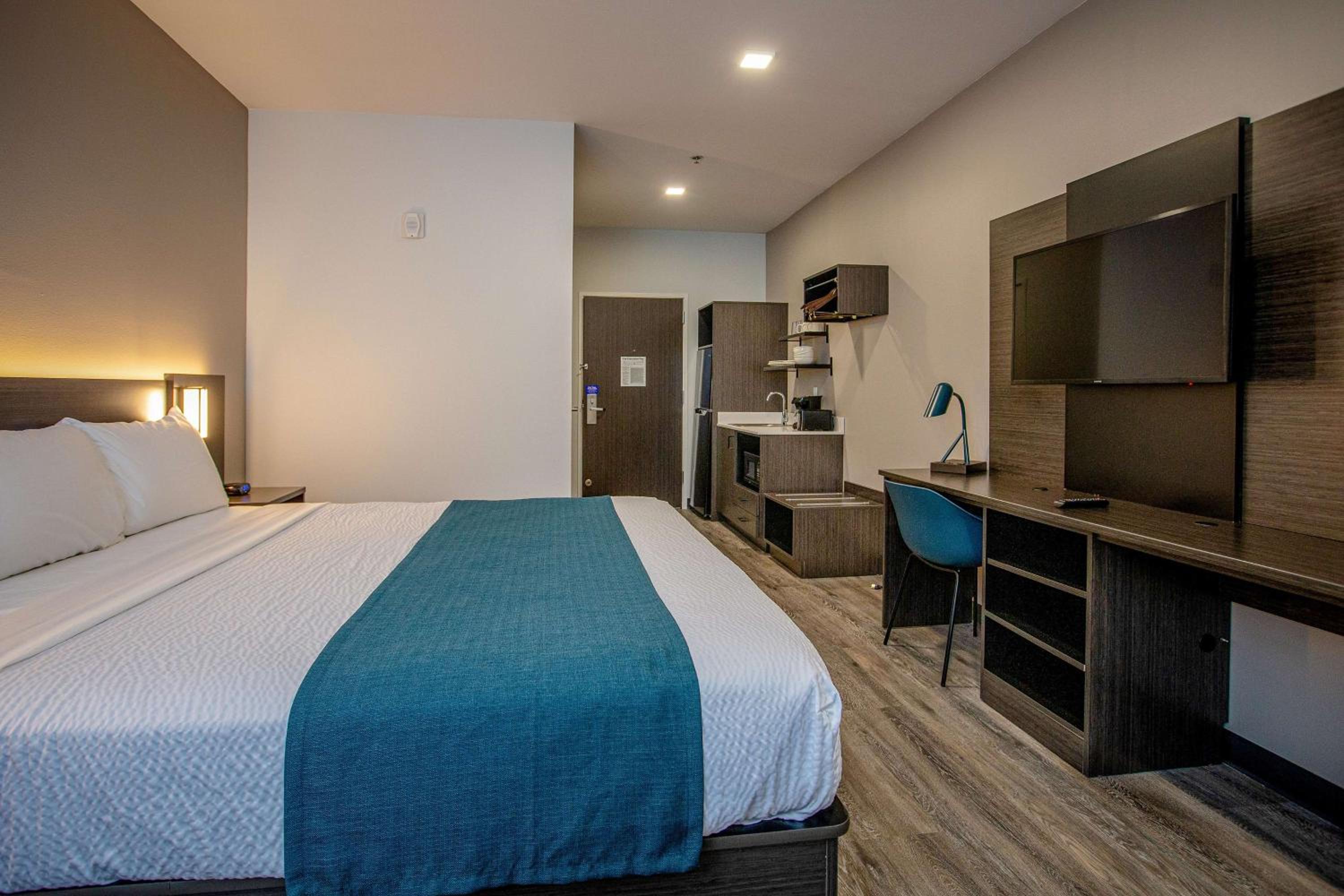 Quadruple Room - Disability Access - Non-Smoking - Photo 2