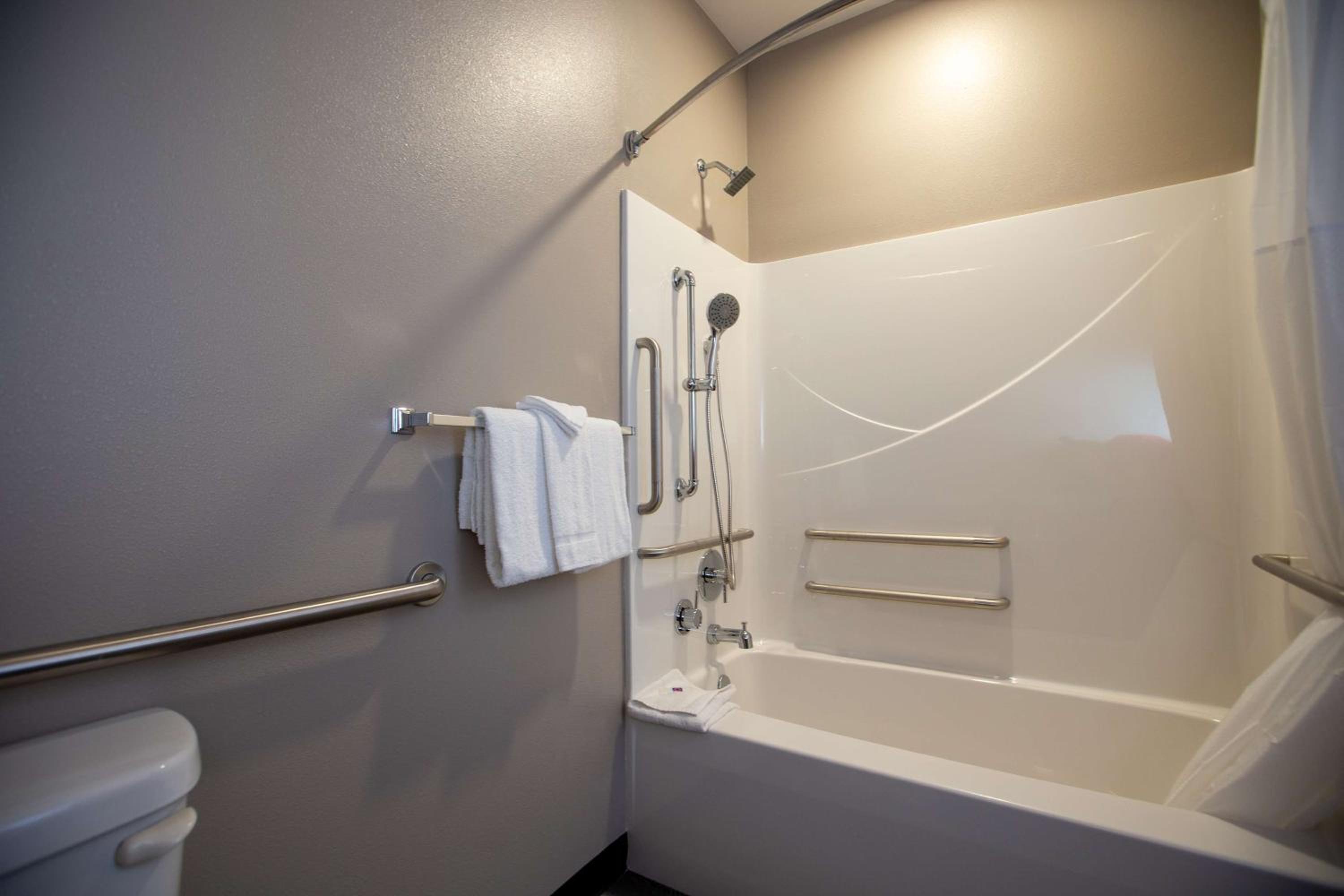 King Room - Disability Access - Non-Smoking photo 2