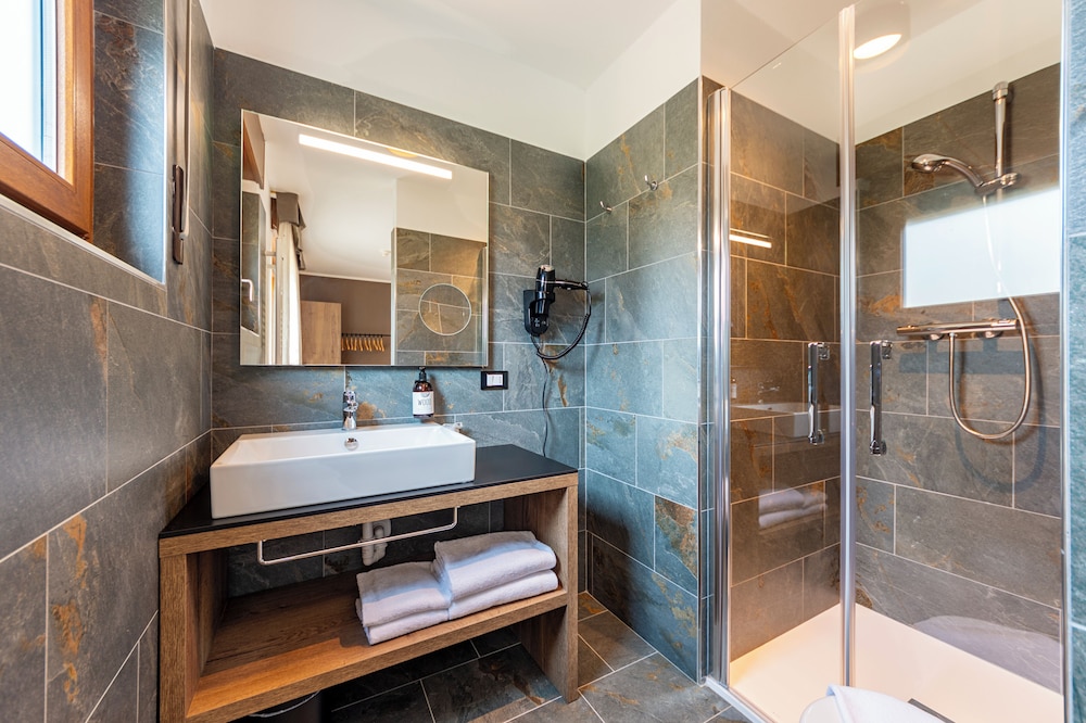 Deluxe Double or Twin Room, Balcony photo 3