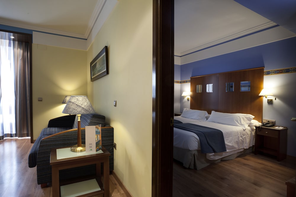 Premier Suite - Photo 1