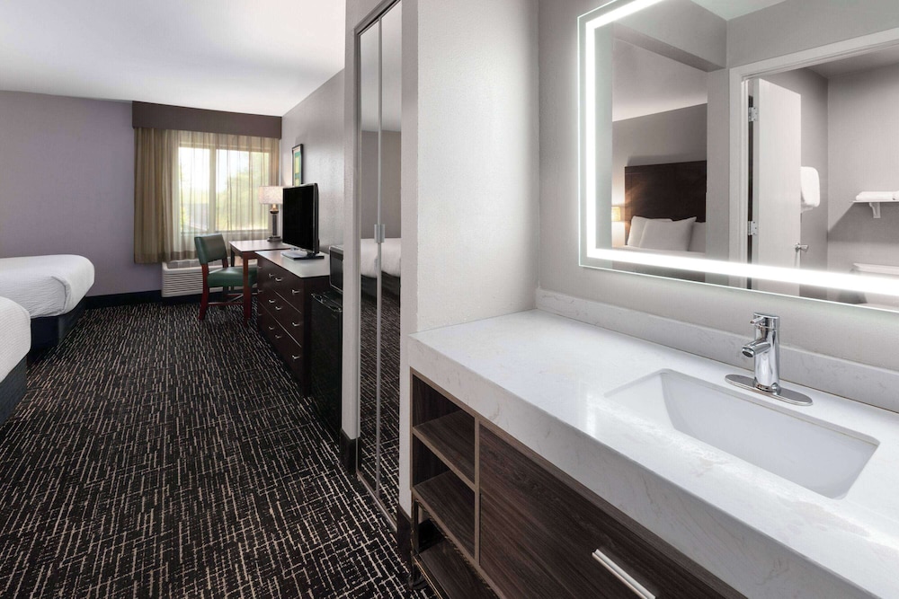 Deluxe Room, 2 Double Beds, Non Smoking - Photo 4