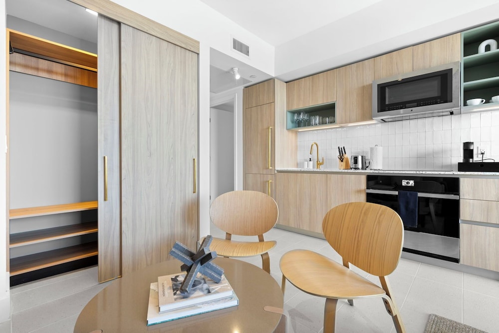 Luxury Studio, City View photo 2