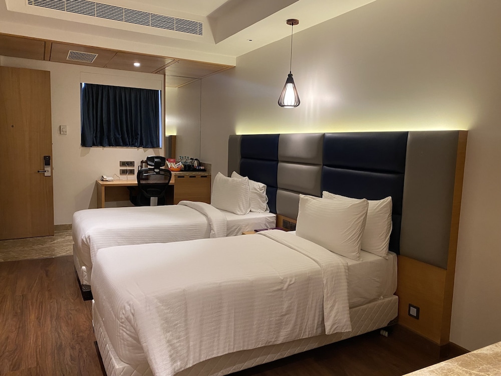 Premium Twin Room, 2 Twin Beds - Photo 2