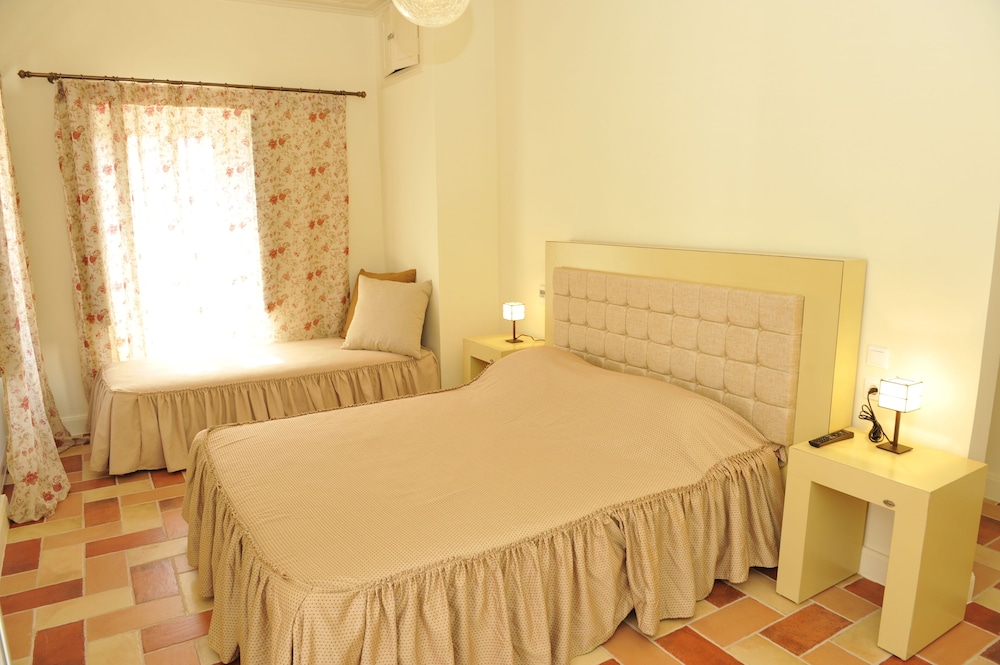 Grand Triple Room