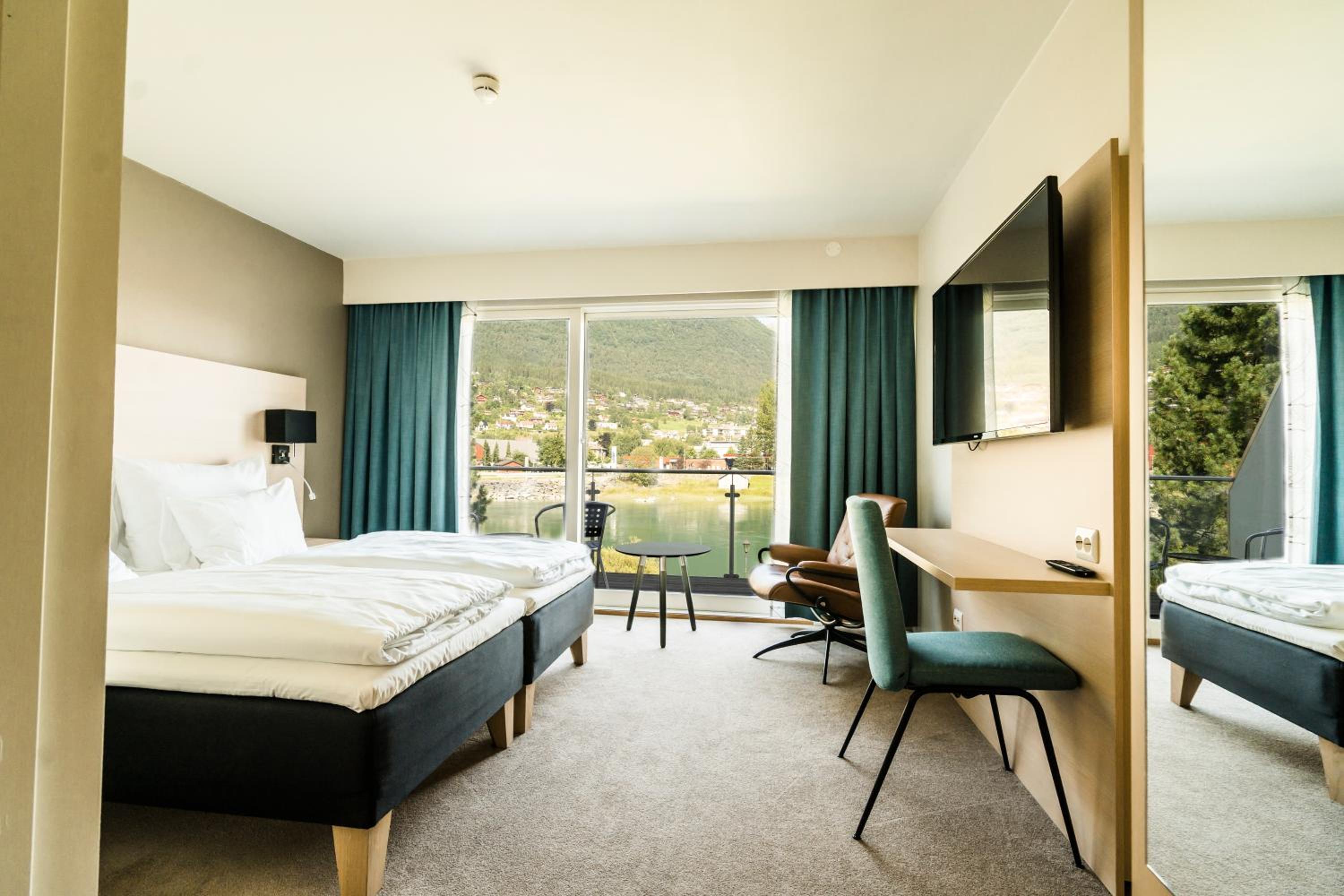 Superior Room with Balcony - Photo 2