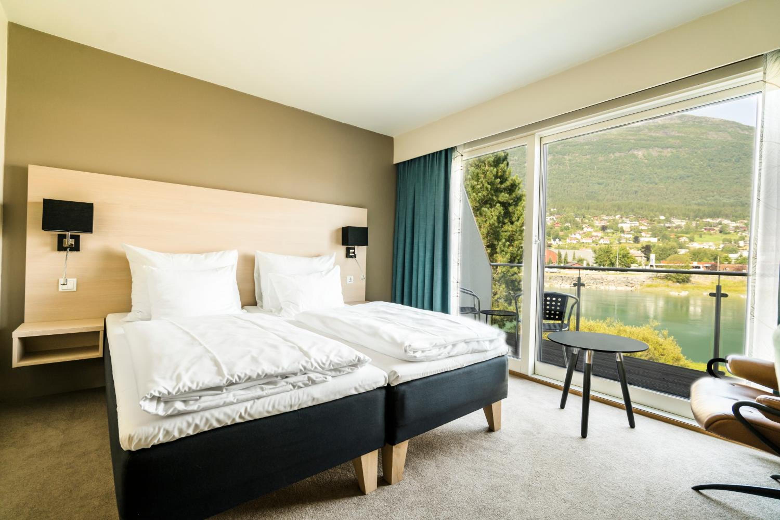 Superior Room with Balcony - Photo 4