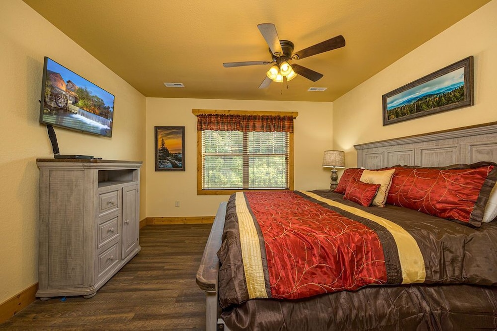 House, Multiple Beds, Hot Tub, Mountain View