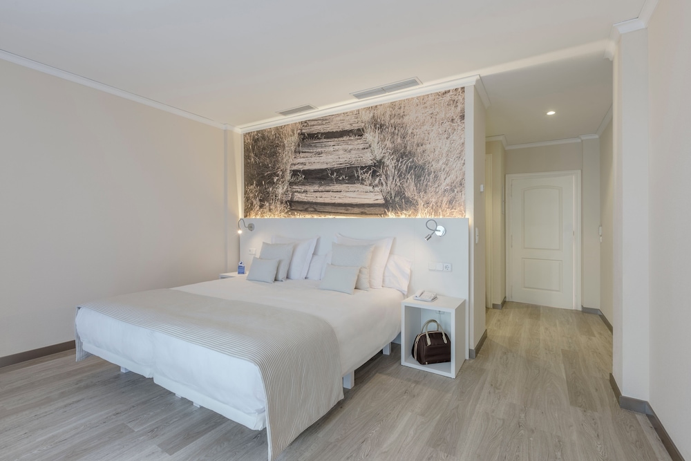 Classic Double Room (2 Adults) - Photo 1