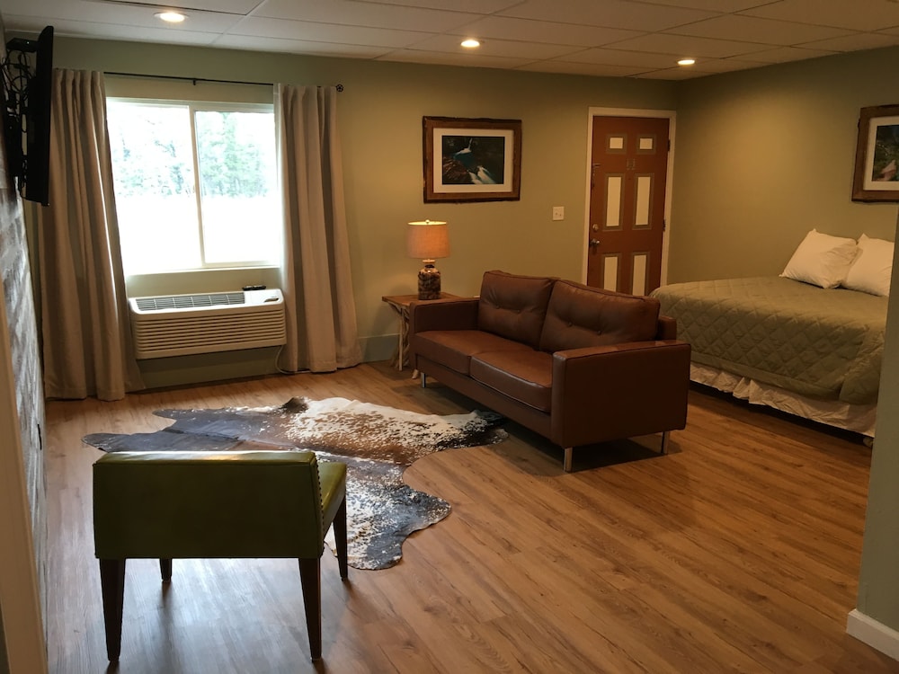 St. Mary Suite, Ground Floor, No Pets; Remodeled 2018 photo 1