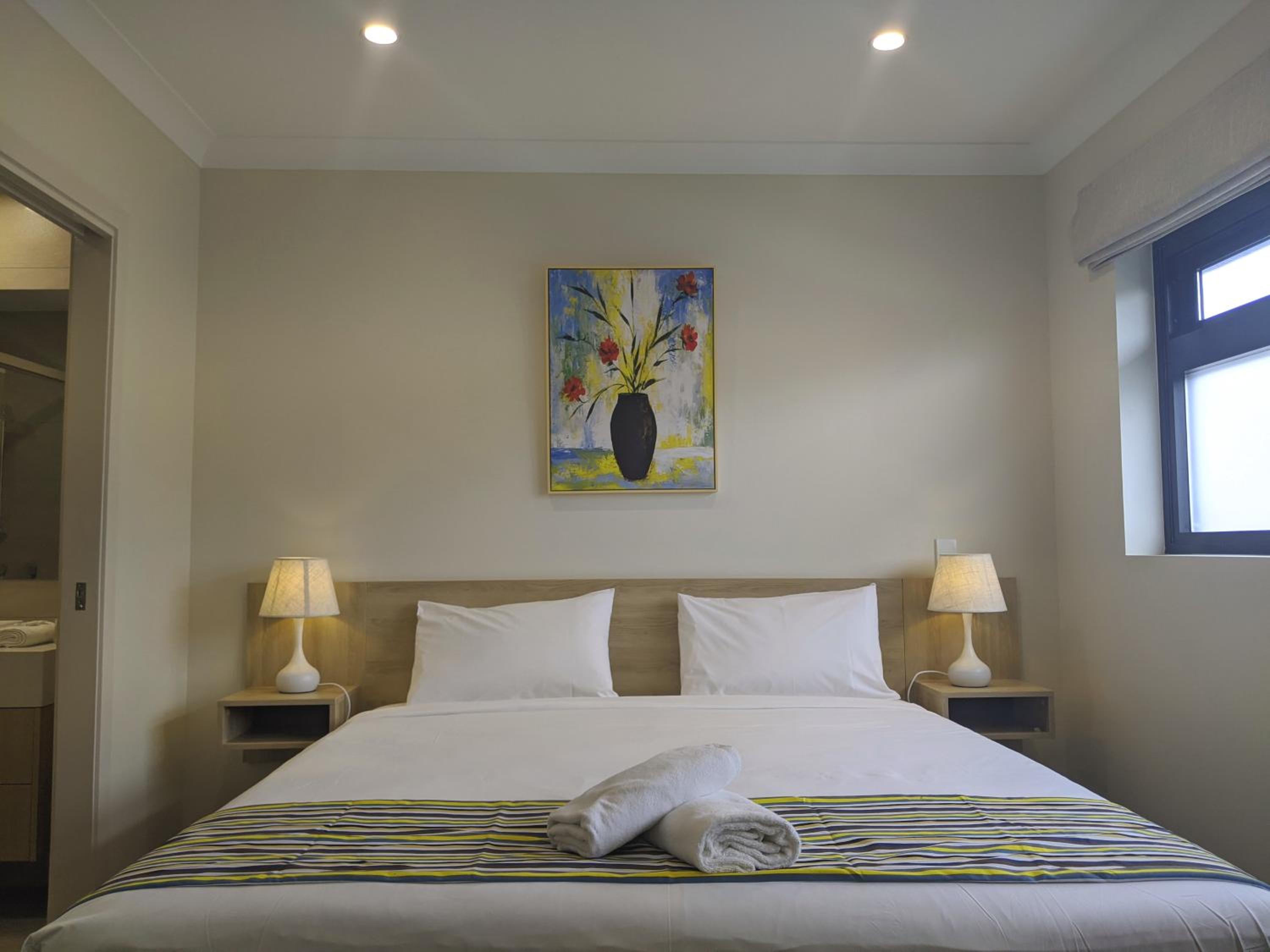 Three-Bedroom Apartment- Windsor View - Photo 15