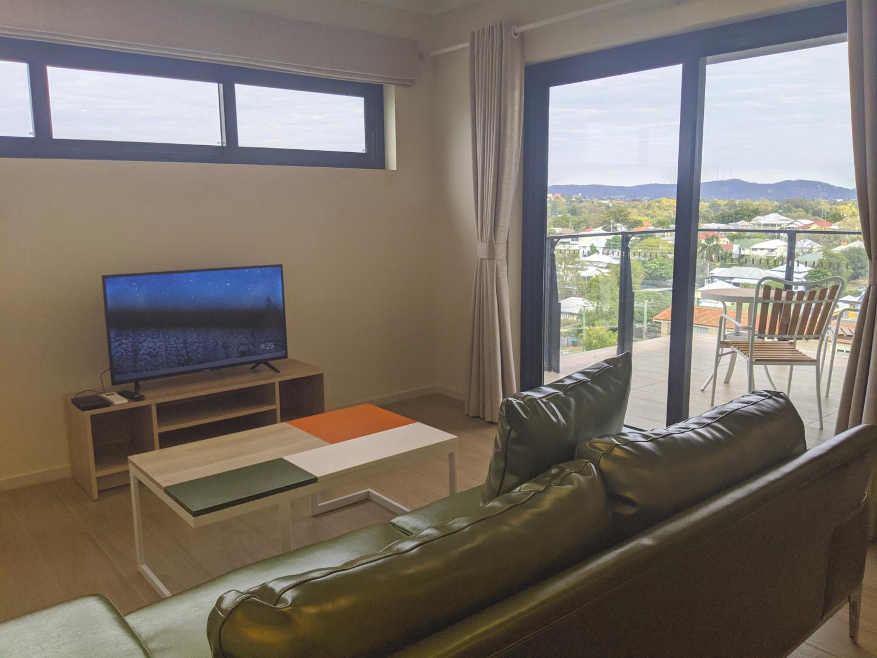Three-Bedroom Apartment- Windsor View - Photo 26