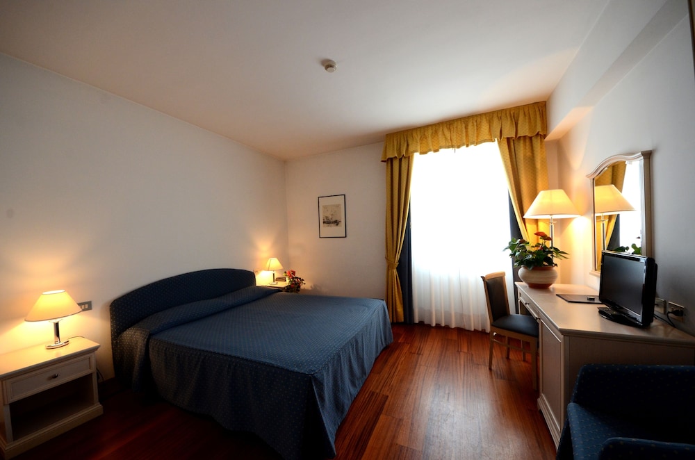 Standard Double or Twin Room photo 1