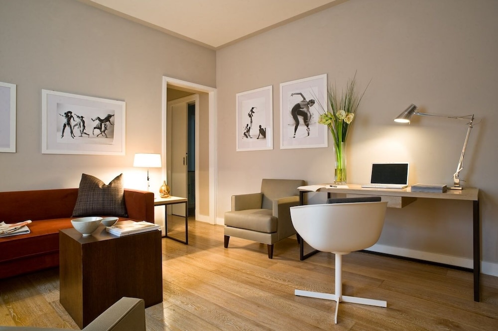Suite (Glamour Deluxe) - Photo 2