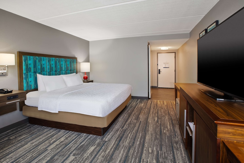Room, 1 King Bed, Accessible, Non Smoking - Photo 3